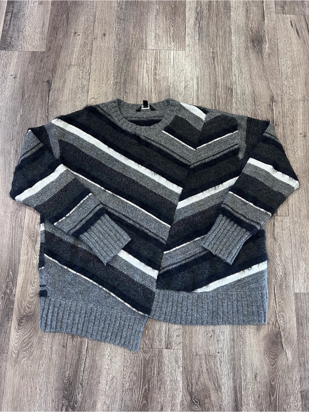 Simply Vera Vera Wang Black & Gray Chevron Crewneck Sweater